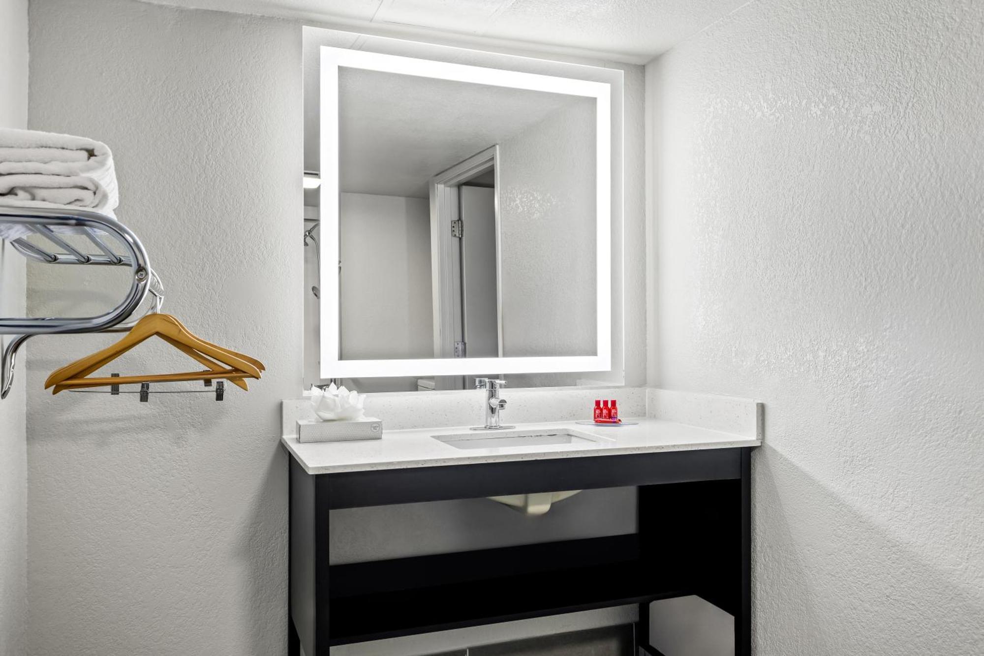 King Room Mobility Accessible Tub Non-Smoking
